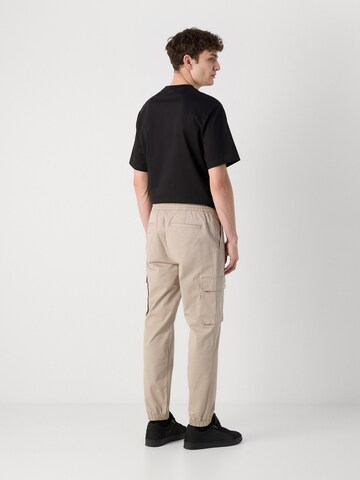 Calvin Klein Jeans Tapered Παντελόνι cargo σε καφέ