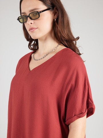 ONLY Carmakoma - Blusa 'CARBELLY MIKASI' en rojo