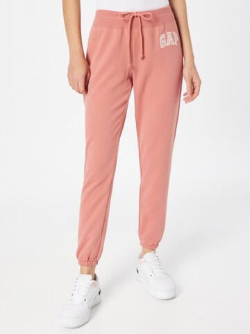 Tapered Pantaloni de la GAP pe roșu: față
