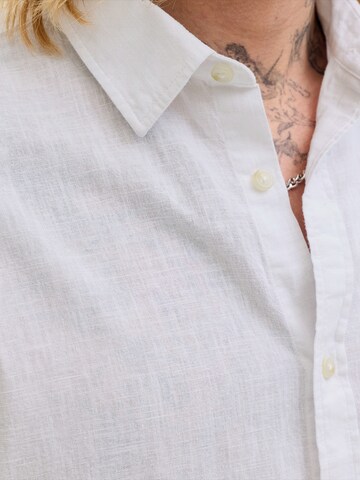 JACK & JONES - Ajuste regular Camisa 'JJESUMMER' en blanco