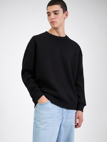 Cars Jeans Свитшот 'EAMON' в Черный: спереди