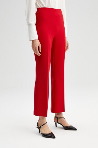Touche Prive Boot cut Pleated Pants in Red: front