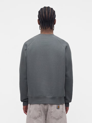 Carhartt WIP - Sudadera 'Chase' en gris