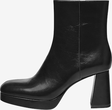 Pull&Bear Stiefelette in Schwarz