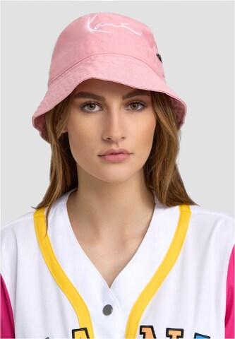 Karl Kani Bucket Hat in Pink: Vorderseite