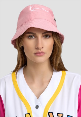 Karl Kani Bucket Hat in Pink: predná strana