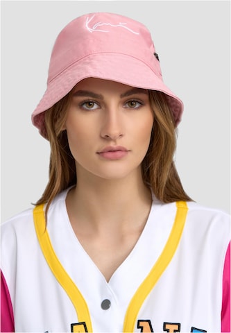 Chapeaux Karl Kani en rose : devant