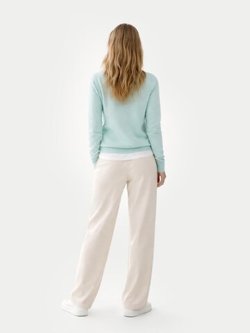GOBI Cashmere Tröja 'Women's Essential Cashmere V-Neck Sweater' i blå
