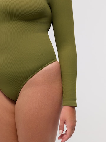 cfab Body 'Ribbed Longsleeve V-Neck Sculpting Lace Bodysuit with String' värissä vihreä