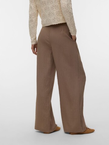 VERO MODA - Pierna ancha Pantalón plisado 'VMPolly' en marrón