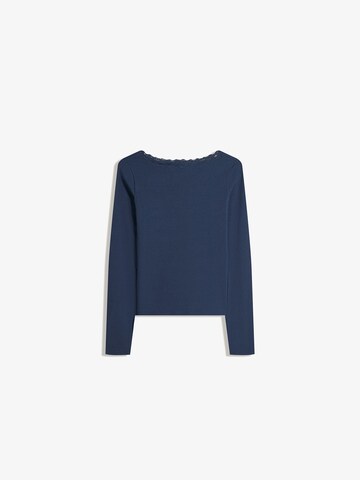 Tricou de la Bershka pe albastru