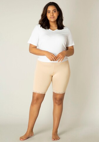 BASE LEVEL CURVY Skinny Leggings in Weiß