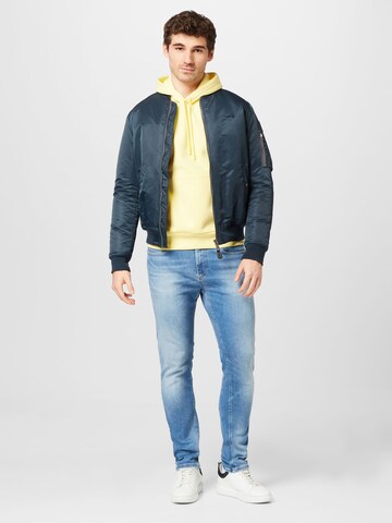 Sweat-shirt LACOSTE en jaune