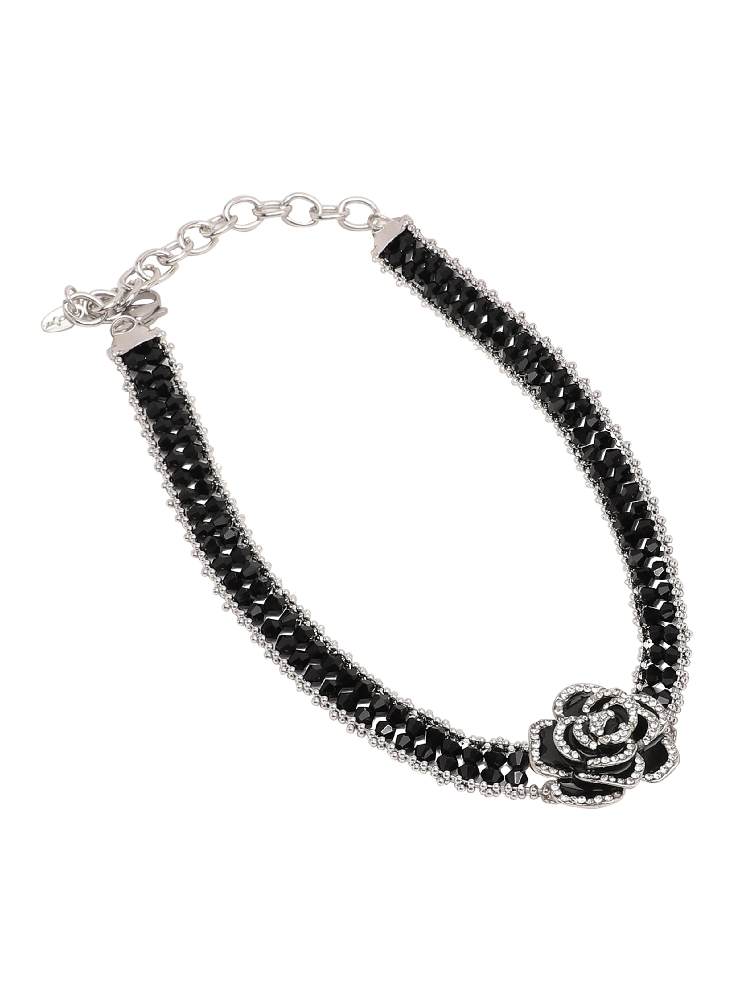 Lanțuri 'Nolana' de la SOHI pe negru: față