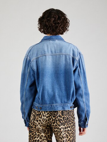 WRANGLER Kurtka przejściowa 'JUMBO TRUCKER JACKET' w kolorze niebieski