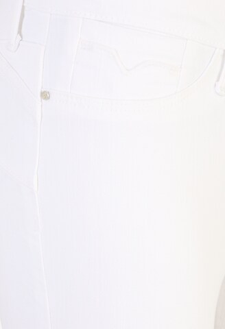 River Island Petite - Slimfit Vaquero 'MOLLY' en blanco