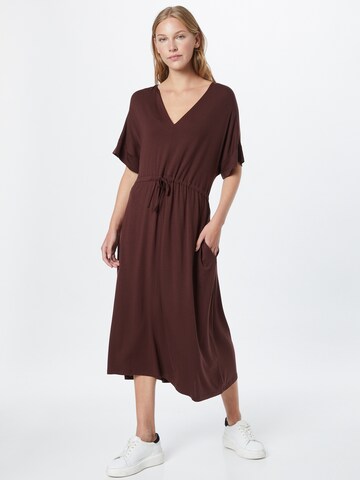 Robe 'Anjo' basic apparel en marron : devant