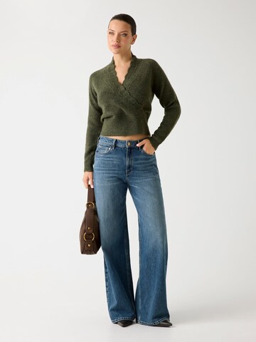 GUESS Sweater in Green