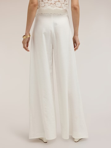 Wide leg Pantaloni di MOTIVI in bianco
