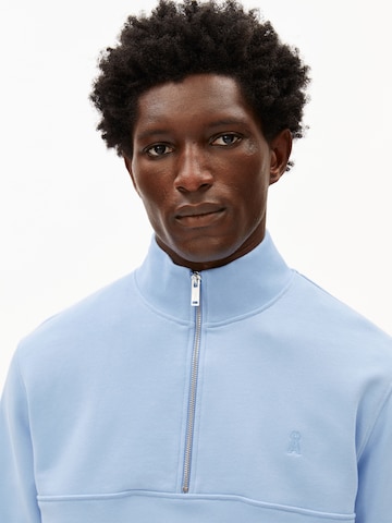 ARMEDANGELS Sweatshirt 'WAARLO' in Blauw