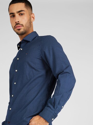 TOMMY HILFIGER Slim Fit Hemd in Blau