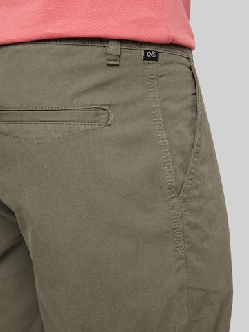 QS Regular Shorts in Grün