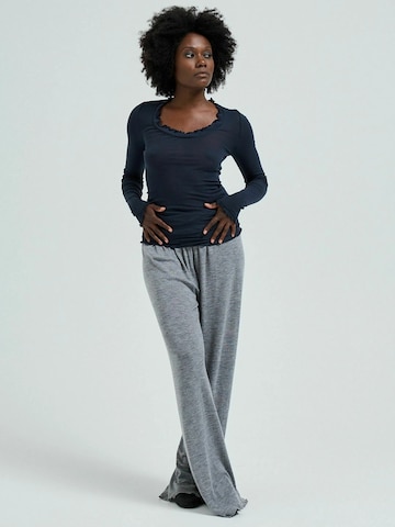 Maglietta 'Romance' di Seamless Basic in blu