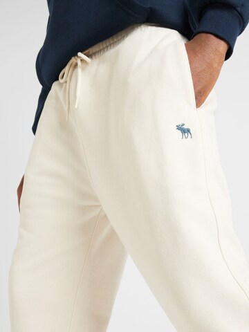 Abercrombie & Fitch Zwężany krój Spodnie w kolorze beżowy