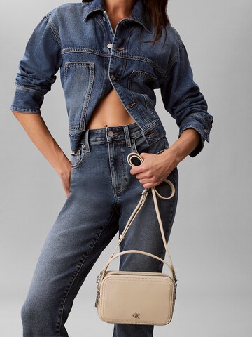 Calvin Klein Schoudertas in Beige: voorkant