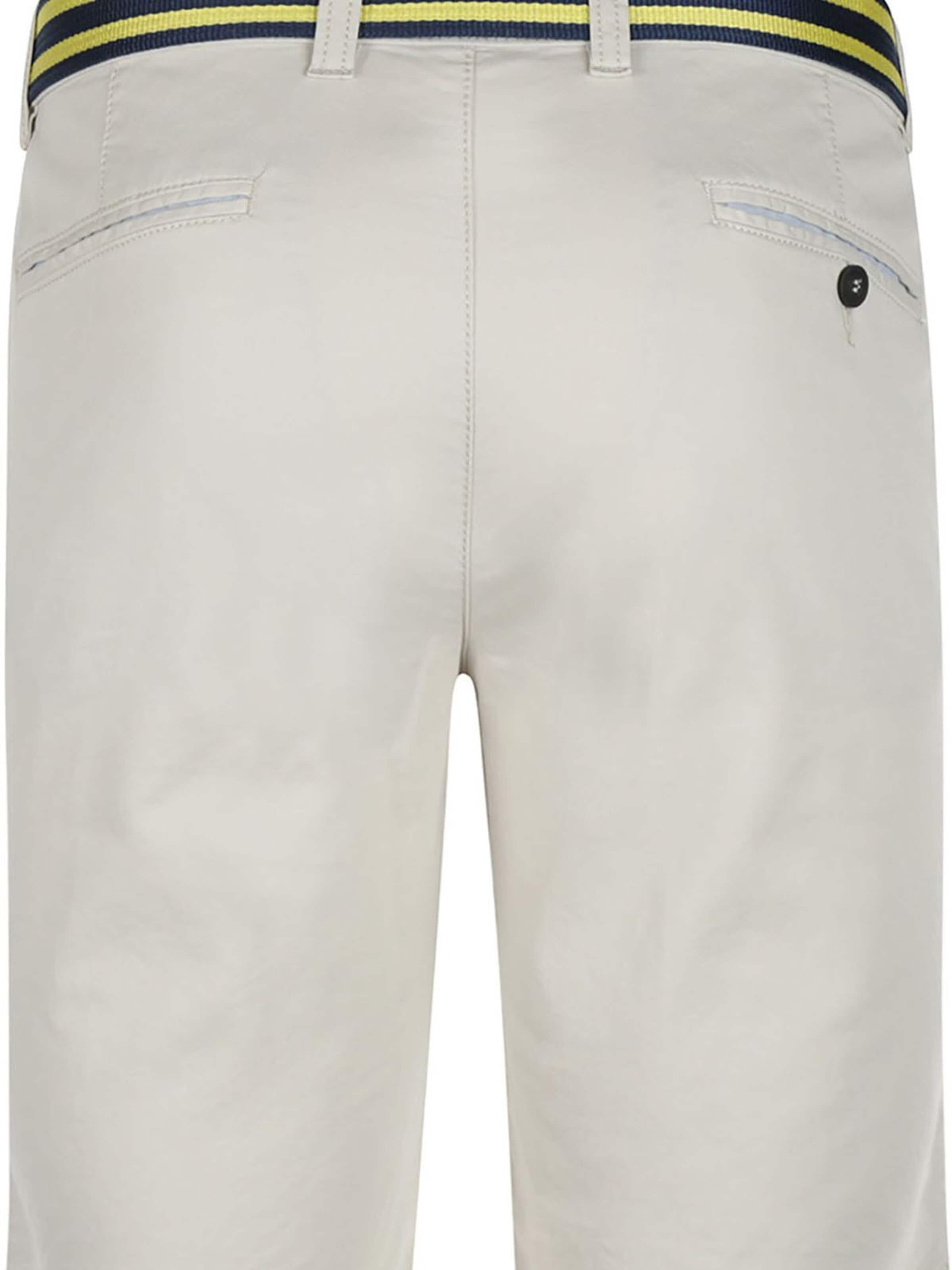 Steppin' out Regular Trousers in White