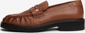 Chaussure basse TOMMY HILFIGER en marron : devant