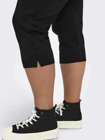 regular Pantaloni con pieghe di ONLY Carmakoma in nero