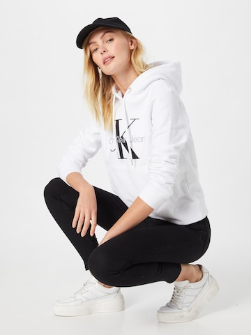 Sweat-shirt Calvin Klein Jeans en blanc