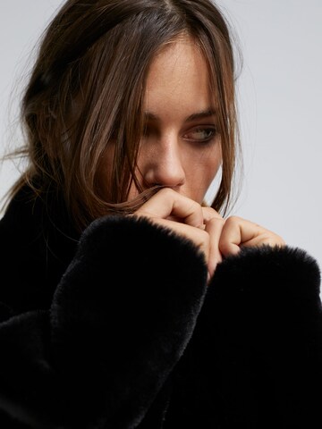 Lola Casademunt Mantel in Schwarz