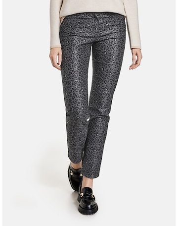 GERRY WEBER Regular Broek in Grijs: voorkant