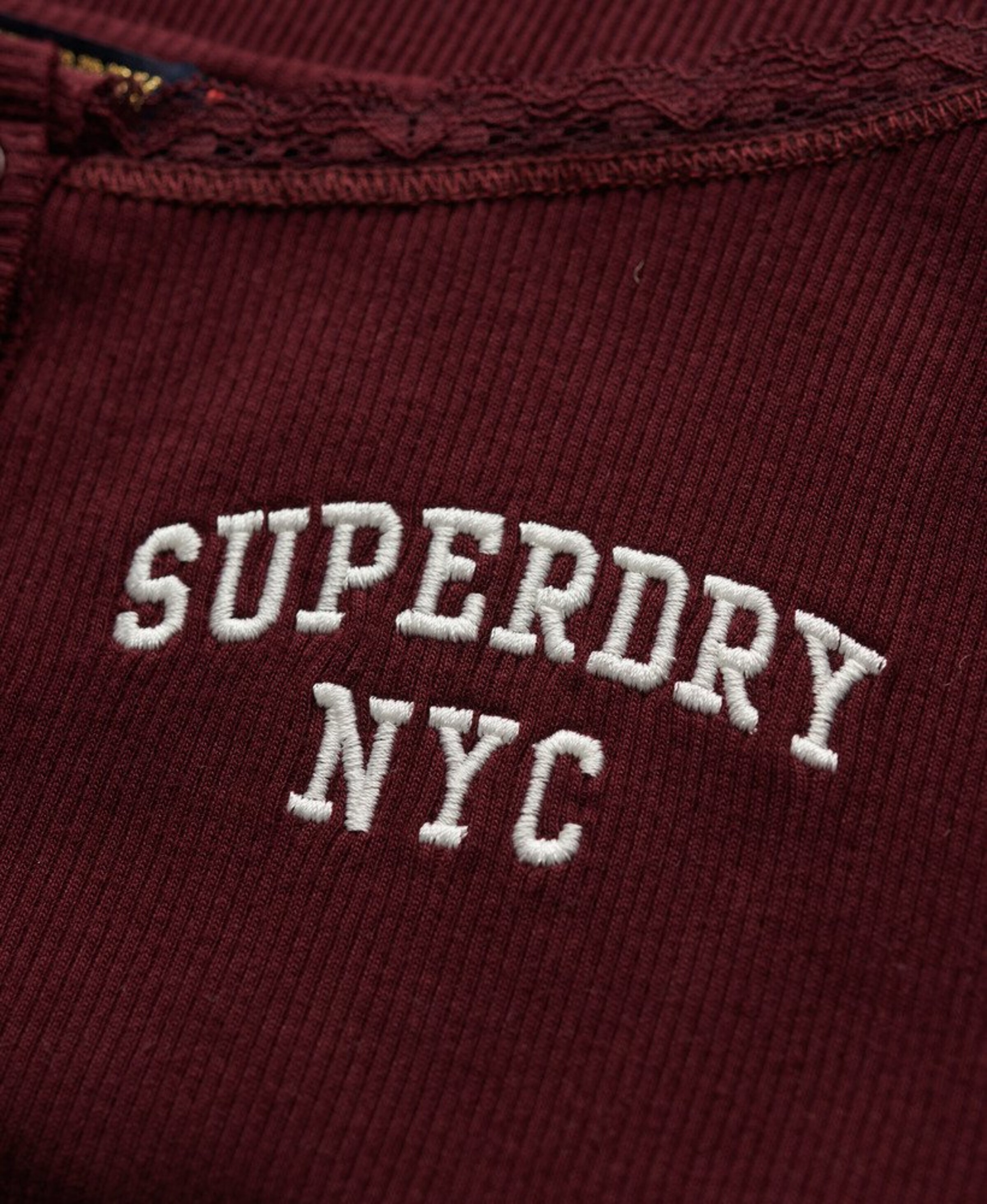 Superdry Top 'Athletic Essentials' in Rood