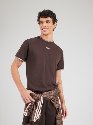 ADIDAS ORIGINALS T-shirt i brun: framsida