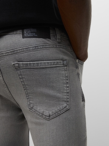 Pull&Bear Tapered Jeans in Grey