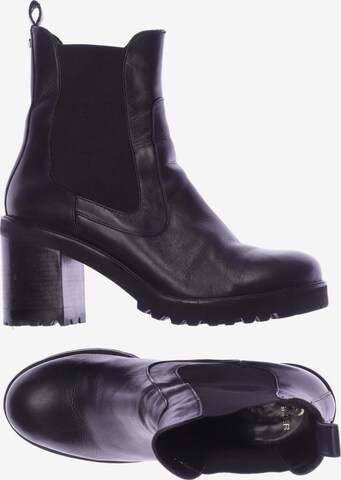 AIGNER Dress Boots in 40 in Black: front