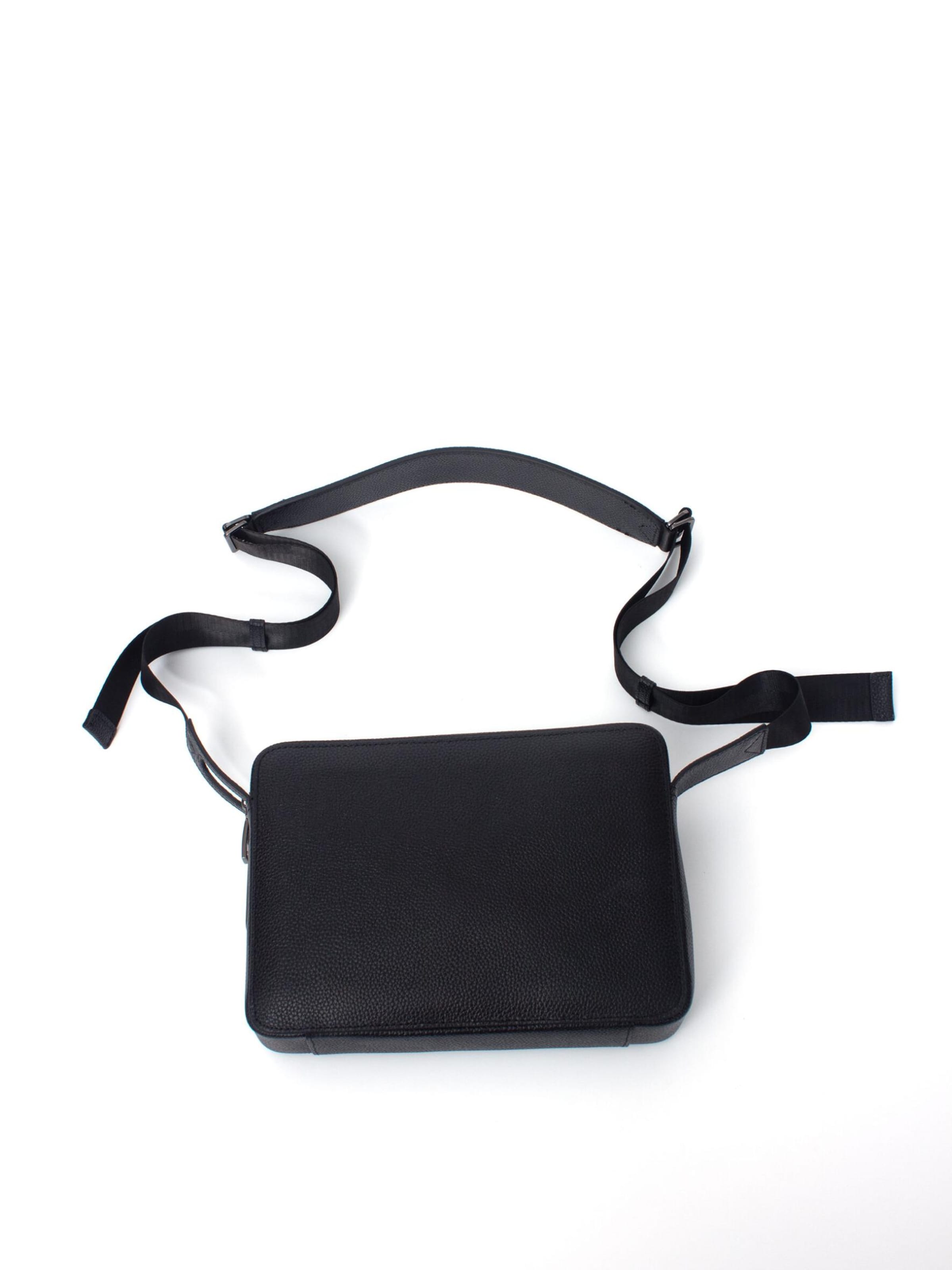 Sac bandoulière 'LEVANZO FINGERPRINT RECOGNITION' CYCAS D'OR en noir