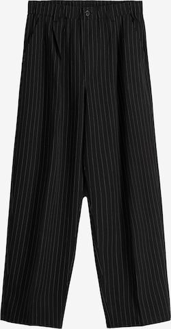 Bershka Zvonové kalhoty Kalhoty se sklady v pase – černá: přední strana