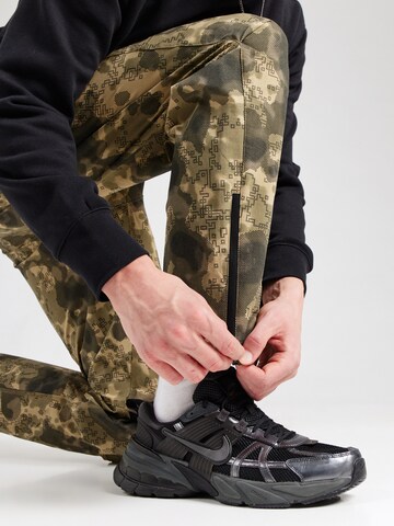 Nike Sportswear regular Παντελόνι σε πράσινο