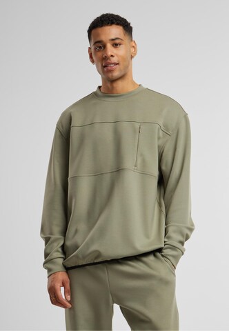 Urban Classics Sweatshirt in Green: front