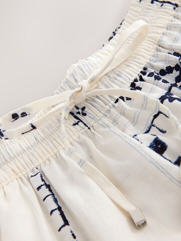 Next Regular Shorts in Weiß