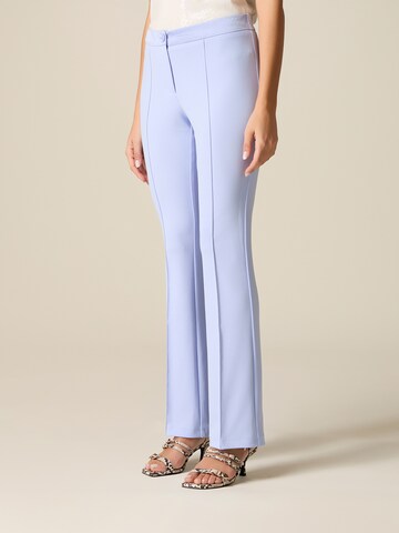 Flared Pantaloni di oltre in blu