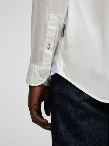 HECHTER PARIS Regular fit Button Up Shirt in White