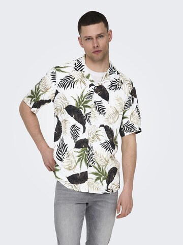 Coupe regular Chemise 'ONSWAYNE' Only & Sons en blanc : devant