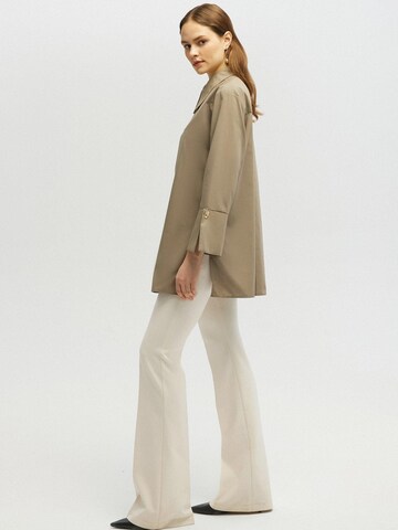 Touché Privé - Camiseta 'Poplin Shirt With Wide Cuff' en beige