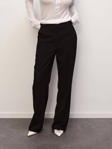 RÆRE by Lorena Rae Regular Hose 'Romina' in Schwarz: Vorderseite