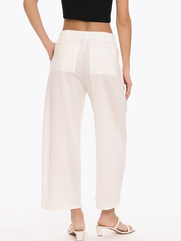 Wide Leg Pantalon à pince 'Operator' 4TAILORS en blanc